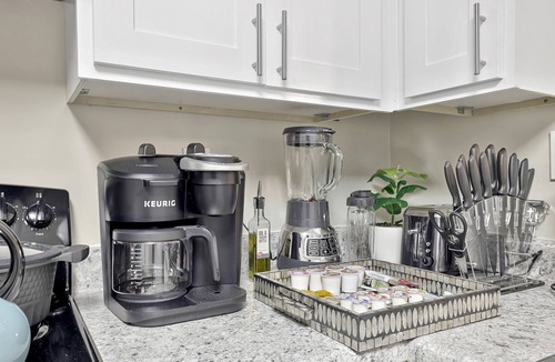 Hoover Apartment | *Cozy Living-King Bed-Mins from dining and shopping - HooverMet - Finley Ctr*