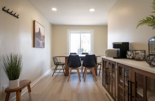 Taylor House | Cozy Loft in Taylor Michigan minutes from DTW