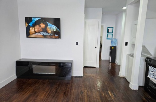 Detroit Apartment | 🛋️ Cozy Meets Contemporary Modern one bedroom with Fireplace & Smart TV – The Gratiot