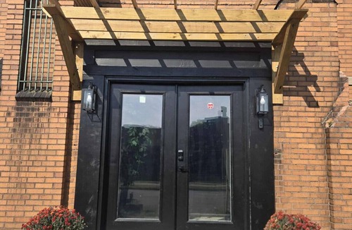 Detroit Apartment | 🛋️ Cozy Meets Contemporary Modern one bedroom with Fireplace & Smart TV – The Gratiot