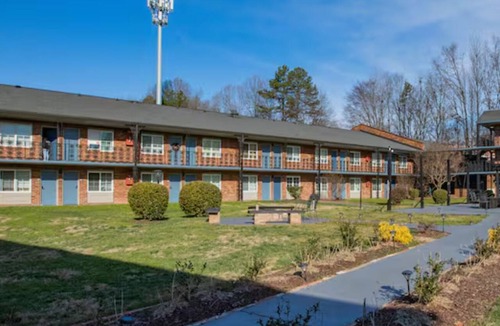 Sheffield Park Apartment | Cozy Mins To "Atrium & Novant" Uptown Char Airport