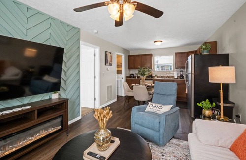 Burlington Apartment | Cozy & Modern 1-Bedroom Downstairs Apartment with King Bed + Queen Sofa Bed