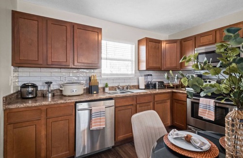 Burlington Apartment | Cozy & Modern 1-Bedroom Downstairs Apartment with King Bed + Queen Sofa Bed