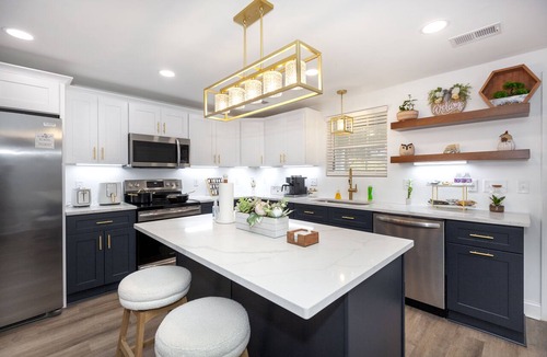 Toddville Road House | Cozy Modern:3Bedroom house near Airport, Uptown & Whitewater Center.