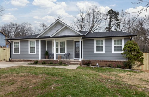 Toddville Road House | Cozy Modern:3Bedroom house near Airport, Uptown & Whitewater Center.