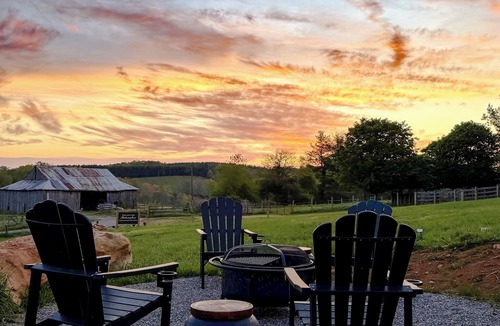 Court House House | Cozy Modern Retreat in Floyd with Fire Pit and Peaceful Mountain Views