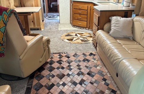 Bradford House | Cozy motor home in Adorable Fredericksburg IN with all amenities inside and out!