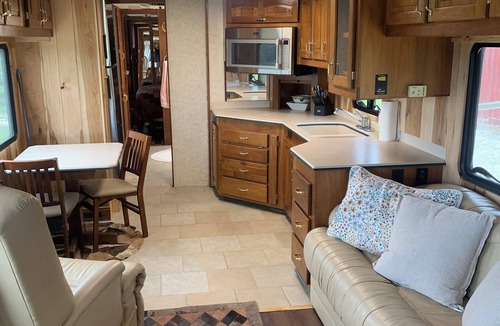 Bradford House | Cozy motor home in Adorable Fredericksburg IN with all amenities inside and out!