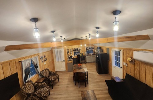 Luray Cabin | Cozy Mountain Cabin retreat. With fire-pit. Near Shenandoah National Park.