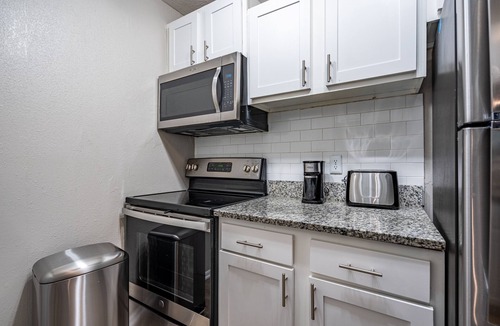 Cumberland Apartment | Cozy new 1BR with Balcony