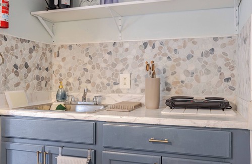 Herndon House | Cozy One-Bed Apartment in Heart of Herndon