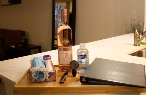 Westside Apartment | Cozy one bed-room mini suite studio 7 minutes to Trap Music Museum