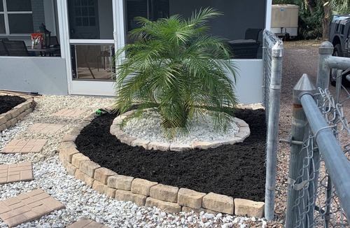 Fruitville House | Cozy Palm Retreat Enjoyable 3-bedroom house with AC for a relaxing stay