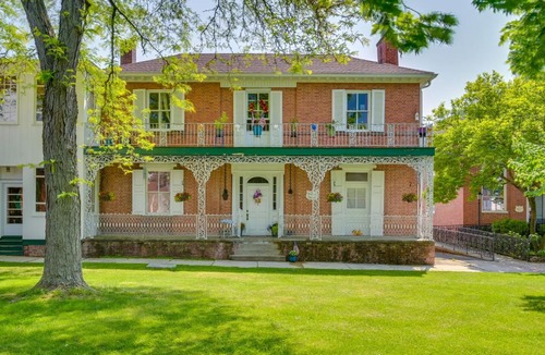 Historic Downtown Bedford Apartment | Cozy Pennsylvania Retreat Near Hiking & Golfing!
