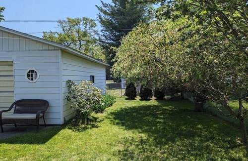 Lexington Cottage | Cozy Pet Friendly Cottage, Partial Water View, Sleeps 7, Half Block from Beach!