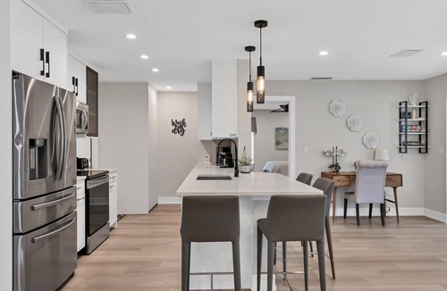 South Sarasota House | 🦩Cozy Pet-Friendly~Private Pool~Lucy By The Sea🦩