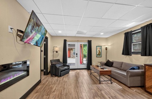 Hickory House | Cozy, Pet-Friendly Retreat in Hickory w/Fire Pit!