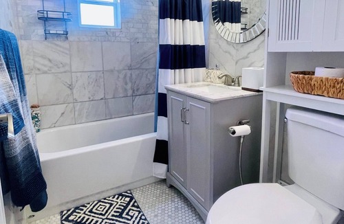 North Andrews Gardens Apartment | Cozy private studio room with pool access near Wilton Manors and the beach.