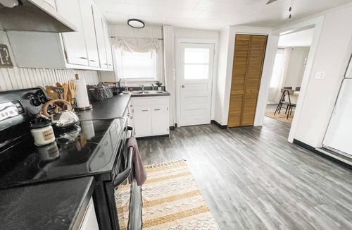 Oshkosh House | Cozy & Quiet in Oshkosh!