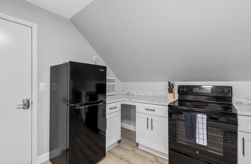 Mount Clemens Apartment | Cozy & Quiet Studio Flat in Historic Mount Clemens