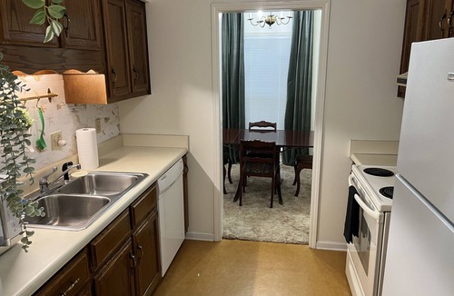 Tupelo House | Cozy Quiet Townhouse in the middle of Tupelo