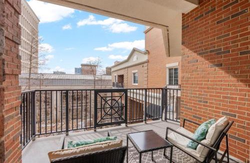 Greenville Downtown Apartment | Cozy Retreat on Main St