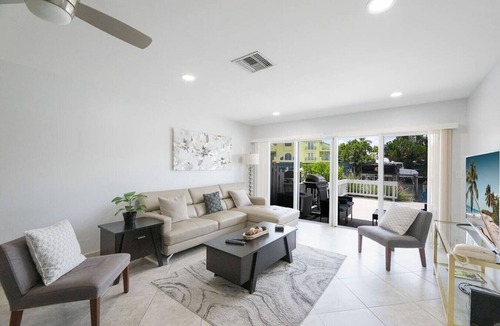 Coral Ridge Villa | Cozy Retreat