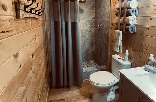 Gatlinburg - Pigeon Forge Cabin | Cozy Romantic cabin near Pigeon Forge Fireplace:Hot tub and Heart shaped tub!