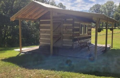 Milford Cabin | Cozy Rustic Cabin Getaway at 27-Acre Campground