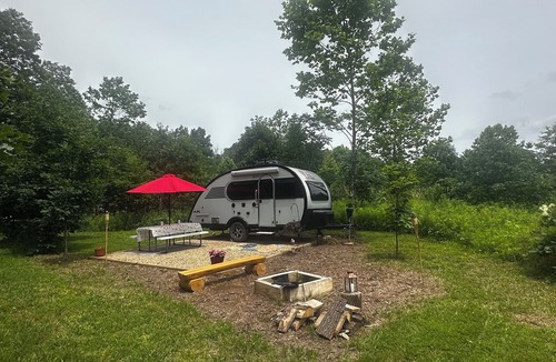 Janesville House | Cozy RV on 149 acres in Charleston with AC, WiFi, and eight miles of trails!