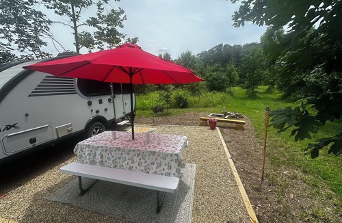 Janesville House | Cozy RV on 149 acres in Charleston with AC, WiFi, and eight miles of trails!