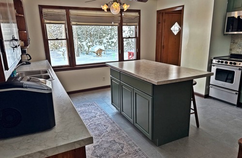 Land O Lakes House | Cozy Secluded Lakefront Cabin | Private, Fishing & Snowmobile | Near Eagle River