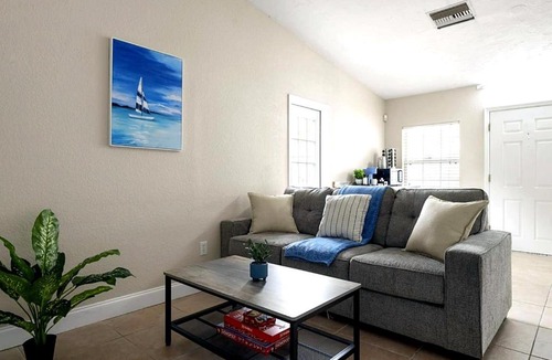 South Sarasota Apartment | Cozy Siesta Key 1BR 1BA 8 Min to Beach Sleeps 4