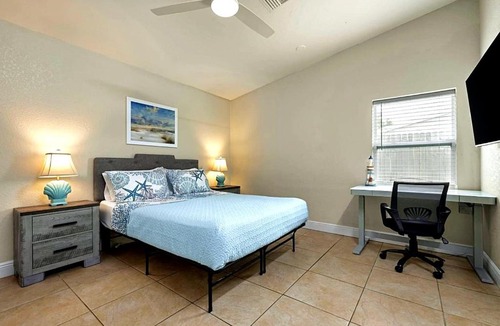 South Sarasota Apartment | Cozy Siesta Key 1BR 1BA 8 Min to Beach Sleeps 4