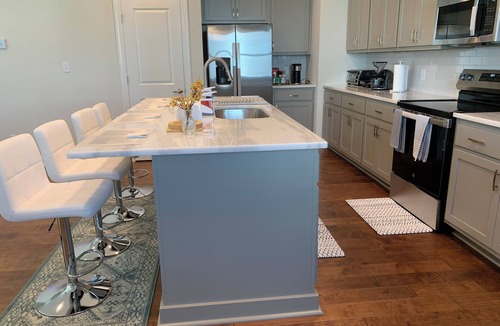 Oxford House | Cozy Southern Retreat #2: 3 Bedrooms with 3.5 Baths, Near Square & Ole Miss