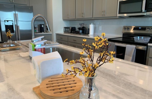Oxford House | Cozy Southern Retreat #2: 3 Bedrooms with 3.5 Baths, Near Square & Ole Miss