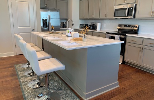Oxford House | Cozy Southern Retreat #2: 3 Bedrooms with 3.5 Baths, Near Square & Ole Miss