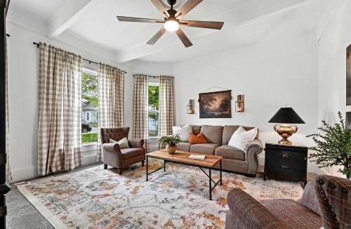 Siloam Springs House | Cozy & Spacious Retreat with Fire Pit and Outdoor Lounge in Siloam Springs, Arkansas