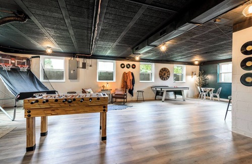Auburn House | Cozy, spacious retreat in Auburn with game area and large family entertaining
