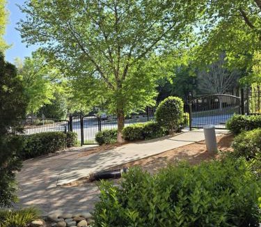Dunwoody Apartment | Cozy stay with gym & pool access Relax here!