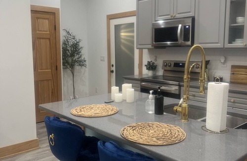 Chestnut Hill Apartment | Cozy studio apartment centrally located with only a 6 min drive to Broadway