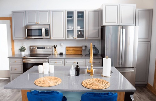 Chestnut Hill Apartment | Cozy studio apartment centrally located with only a 6 min drive to Broadway