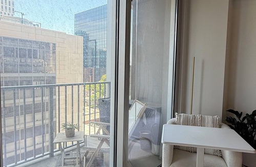 Midtown Apartment | Cozy studio in a lovely the heart of Midtown with rooftop pool and gym access