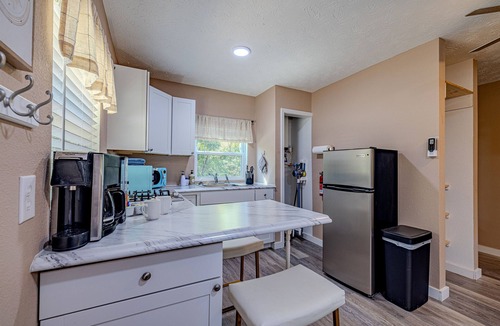 Newport Apartment | Cozy Studio Retreat Close to East TN & SC Sites
