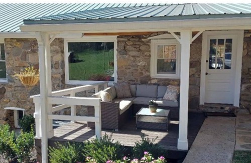 Waynesville Apartment | Cozy, stylish, country studio minutes from downtown Waynesville.