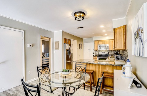 Folly Field Villa | Cozy Third-Floor Condo w/Fast WiFi & Balcony plus Shared Pool, Hot Tub, Tennis