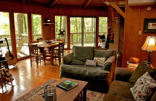 Burnsville Cabin | Cozy Treehouse By Mt. Mitchell Golf Course & Fishing