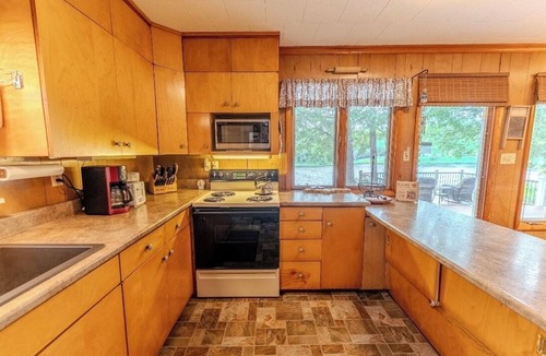 Cornell Cabin | Cozy UP River Cabin—Prime Spring Trout Fishing & Easy UP Exploring