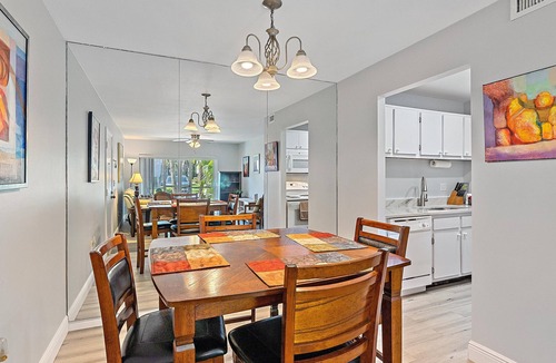 Sarasota Springs Condo | Cozy Updated 2/2, Central Sarasota Area, Nice Amenities
