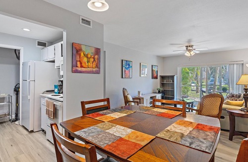 Sarasota Springs Condo | Cozy Updated 2/2, Central Sarasota Area, Nice Amenities